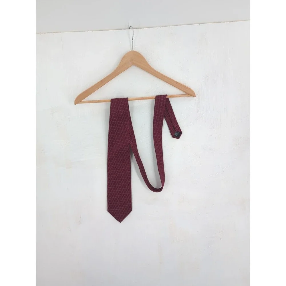 LONGCHAMP Paris Burgundy 100% Silk Honeycomb Tie Designer Old Money Luxury